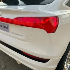 Детская машина на аккумуляторе M 6133 EBLR-1 Audi, четыре двигателя, белая фото 18